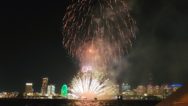 横浜開港祭の花火