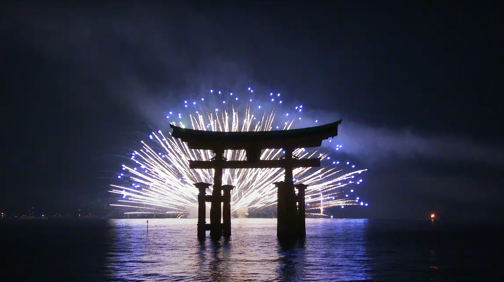 厳島水中花火大会水中花火