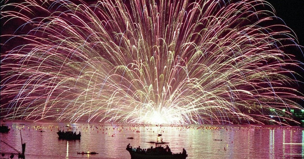 宮津燈籠流し花火大会